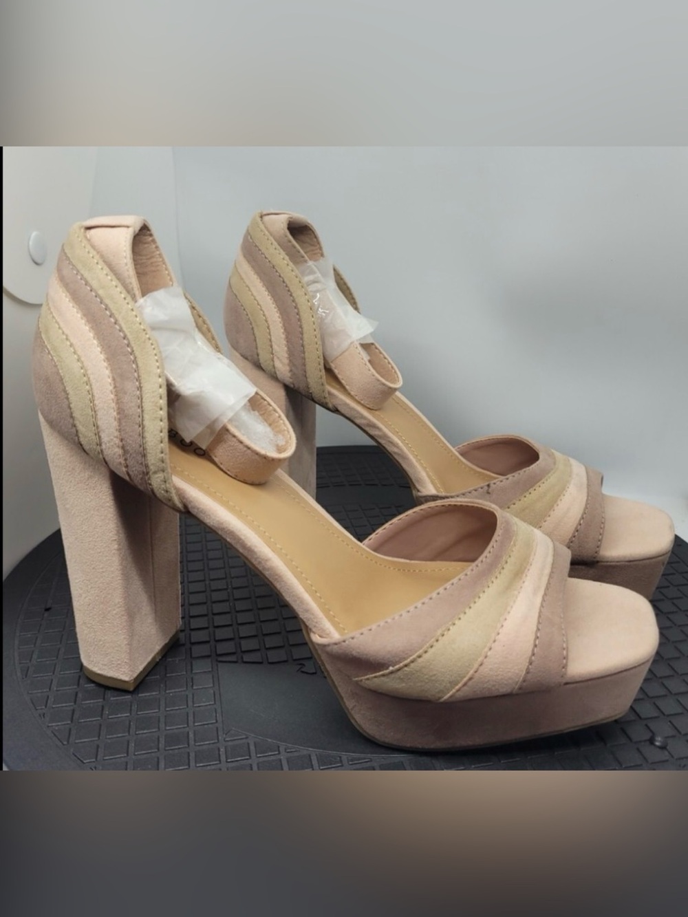 Unique Vintage Bamboo Neutral Suede Block Heel Sandals - Beige/Pink Retro 70s